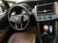 Toyota Innova 2.0E 2016 - Bán Toyota Innova 2.0E sản xuất 2016, màu bạc số sàn giá cạnh tranh