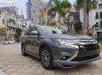 Mitsubishi Outlander 2016 - Cần bán lại xe Mitsubishi Outlander sản xuất 2016, màu xám, xe nhập như mới, 975tr