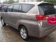 Toyota Innova 2.0V 2018 - Cần bán xe Toyota Innova năm 2018 màu nâu, giá tốt