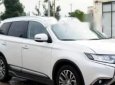 Mitsubishi Outlander CVT Premeum 2018 - Bán Mitsubishi Outlander CVT Premeum 2018, màu trắng, giá chỉ 980 triệu