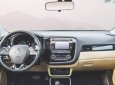 Mitsubishi Outlander CVT Premeum 2018 - Bán Mitsubishi Outlander CVT Premeum 2018, màu trắng, giá chỉ 980 triệu
