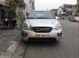 Kia Carens MT 2011 - Cần bán lại xe Kia Carens MT năm 2011, màu bạc xe gia đình