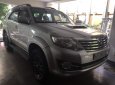 Toyota Fortuner 2015 - Bán Toyota Fortuner đời 2015, màu xám, giá 850tr