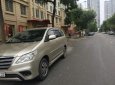 Toyota Innova    E   2015 - Bán xe Toyota Innova E sản xuất 2015, màu vàng, chính chủ, giá tốt