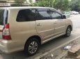 Toyota Innova    E   2015 - Bán xe Toyota Innova E sản xuất 2015, màu vàng, chính chủ, giá tốt