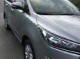 Toyota Innova 2.0E 2017 - Bán xe Toyota Innova 2.0E đời 2017, màu bạc số sàn