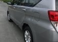 Toyota Innova 2.0E 2017 - Bán xe Toyota Innova 2.0E đời 2017, màu bạc số sàn