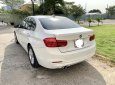 BMW 3 Series 320LCi 2015 - Bán BMW 320 LCi 2015, xe đi 28000km, zin 100%, xe xuất hóa đơn, cam kết chất lượng bao kiểm tra hãng