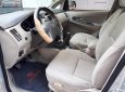 Toyota Innova 2.0E 2015 - Mình cần bán xe Toyota Innova E đời cuối 2015, số sàn màu bạc