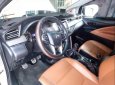 Toyota Innova 2.0E 2017 - Bán xe Toyota Innova 2.0E 2017, màu xám mới chạy 20.000km