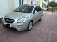 Kia Carens LX 1.6 MT 2010 - Gia đình bán gấp Kia Carens LX 1.6 MT năm 2010, màu vàng