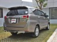 Toyota Innova  E 2.0MT  2017 - Bán Toyota Innova E 2.0MT năm 2017, màu xám