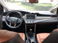 Toyota Innova  E 2018 - Bán xe Toyota Innova E đời 2018, màu xám số sàn, giá tốt