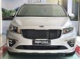 Kia Sedona 2018 - Cần bán xe Kia Sedona sản xuất 2018, màu bạc