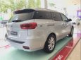 Kia Sedona 2018 - Cần bán xe Kia Sedona sản xuất 2018, màu bạc