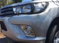Toyota Hilux 2.5E 4x2 MT 2016 - Bán Toyota Hilux 2.5E 4x2 MT 2016, màu bạc, xe nhập, 565 triệu 