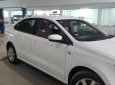 Volkswagen Polo 2015 - Cần bán Volkswagen Polo năm 2015, màu trắng, xe đi ít giữ gìn