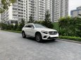 Mercedes-Benz GLC-Class 300 4Matic 2017 - Bán xe Mercedes GLC 300 4Matic sản xuất 2017, màu trắng ngọc trinh