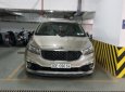 Kia Sedona 2.2L DATH 2016 - Bán xe Kia Sedona 2.2L DATH sản xuất năm 2016, màu vàng