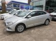 Hyundai Accent 1.4 MT Base 2019 - Cần bán xe Hyundai Accent 1.4 MT Base năm sản xuất 2019, màu bạc, 425tr