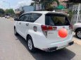 Toyota Innova     2017 - Cần bán xe Toyota Innova sản xuất 2017, màu trắng số sàn