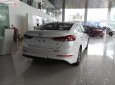 Hyundai Elantra 1.6 MT 2018 - Bán ô tô Hyundai Elantra 1.6 MT sản xuất năm 2018, màu trắng giá cạnh tranh