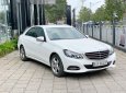 Mercedes-Benz E class E200 2014 - Bán xe Mercedes E200 trắng nội thất đen 2014 cũ chính hãng, trả trước 400 triệu nhận xe ngay