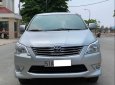 Toyota Innova V 2012 - Bán ô tô Toyota Innova V sản xuất năm 2012, màu bạc số tự động