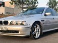 BMW 5 Series 525i 2002 - Em cần bán xe BMW 525i đời 2002, máy chạy êm và bốc