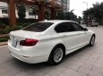 BMW 5 Series 520i  2014 - Chính chủ bán xe BMW 5 Series 520i đời 2015, màu trắng/kem, nhập khẩu, có cửa hít