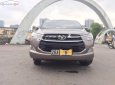 Toyota Innova E 2017 - Cần bán xe Toyota Innova E sản xuất năm 2017, màu bạc, xe gia đình