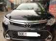 Toyota Camry 2.0E   2017 - Cần bán lại xe Toyota Camry 2.0E 2017, màu đen chính chủ, giá tốt