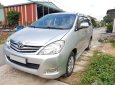 Toyota Innova V 2010 - Gia đình cần bán 1 xe Innova đời 2010, màu bạc