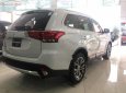 Mitsubishi Outlander 2.0 CVT Premium 2019 - Cần bán xe Mitsubishi Outlander 2.0 CVT Premium sản xuất 2019, màu trắng