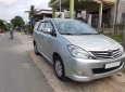 Toyota Innova V 2010 - Gia đình cần bán 1 xe Innova đời 2010, màu bạc