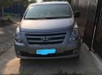 Hyundai Starex 2016 - Gia đình bán ô tô Hyundai Starex năm 2016, màu bạc, xe nhập