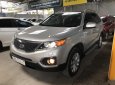 Kia Sorento 2.4MT 2012 - Bán Kia Sorento 2.4MT màu bạc, số sàn, 7 chỗ, máy xăng, sản xuất 2012, full options