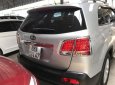 Kia Sorento 2.4MT 2012 - Bán Kia Sorento 2.4MT màu bạc, số sàn, 7 chỗ, máy xăng, sản xuất 2012, full options