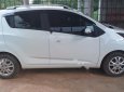 Chevrolet Spark LT 1.2 MT 2017 - Cần bán gấp Chevrolet Spark LT 1.2 MT năm sản xuất 2017, màu trắng xe gia đình