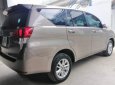 Toyota Innova E 2016 - Bán Toyota Innova E sản xuất 2016, màu bạc, số sàn 