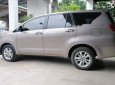 Toyota Innova E 2016 - Bán Toyota Innova E sản xuất 2016, màu bạc, số sàn 