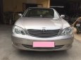 Toyota Camry 2004 - Cần bán gấp Toyota Camry đời 2004, màu xám, số sàn