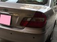 Toyota Camry 2004 - Cần bán gấp Toyota Camry đời 2004, màu xám, số sàn