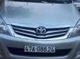 Toyota Innova 2006 - Cần bán xe Toyota Innova đời 2006, màu bạc xe gia đình