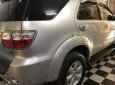 Toyota Fortuner MT 2011 - Gia đinh muốn bán xe Fortuner 2011, xe rất đẹp