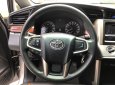 Toyota Innova 2.0E 2017 - Bán Toyota Innova 2.0E đời 2017, màu bạc, xe gia đình