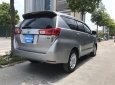 Toyota Innova 2.0E 2017 - Bán Toyota Innova 2.0E đời 2017, màu bạc, xe gia đình