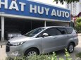 Toyota Innova 2.0E 2017 - Bán Toyota Innova 2.0E đời 2017, màu bạc, xe gia đình