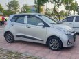 Hyundai Grand i10 2018 - Bán Hyundai Grand i10 số sàn 1.2 màu bạc 2018 xe gia đình