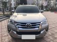 Toyota Fortuner 2018 - Bán Toyota Fortuner 2018 tự động xăng màu bạc xe như mới